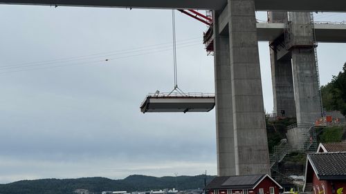 Illustrasjon av Brukte fem timer på 171 tonn tungt bruelement