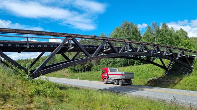Vegvesenet starter med å rive de stengte trebruene etter Tretten bru-kollapsen