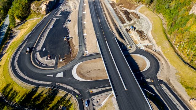 Fire av fem norske vei- og jernbaneprosjekter er ulønnsomme