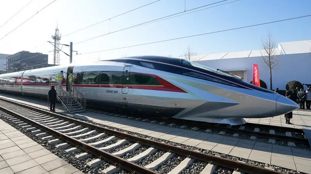 Kina viser frem nytt tog: Blir verdens raskeste tog i drift