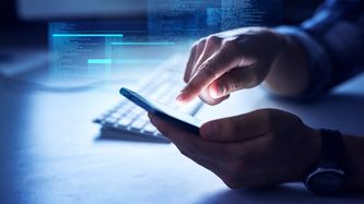 Illustrasjon av Menneskelig kontroll av KI – en farlig sovepute?