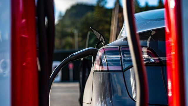 Tesla må ut med 150.000 kroner til norsk varsler