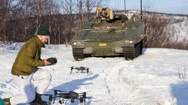 Oppstartsselskap har mål om at Forsvaret kan ta dronesvermer i bruk i år