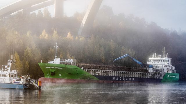 Norsk lasteskip grunnstøtte under Svinesundsbrua