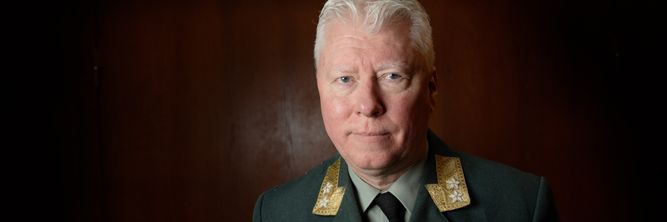 Illustrasjon av Forsvarets nye KI-satsing: En bro over «dødens dal»