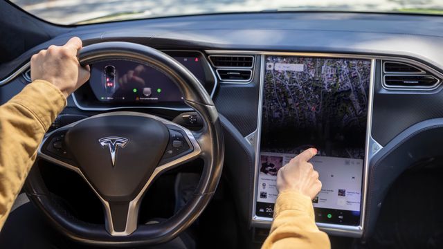 Har kartlagt hvor lang tid det tar å bytte musikk på skjerm: – Oppsiktsvekkende