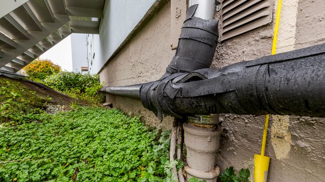 Boret energibrønner: Nabo fikk én meter dype hull i kjelleren