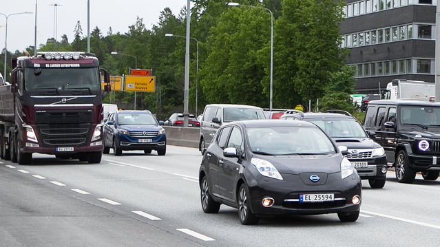 Kollektivfelt ble stengt for elbiler – Ap krever penger til flere busser