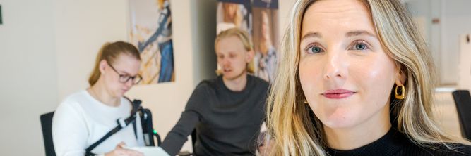 Illustrasjon av Maren (35) er en av Norges fremste tech-kvinner