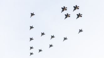 Illustrasjon av Luftforsvaret flyr tre «julestjerner» i år