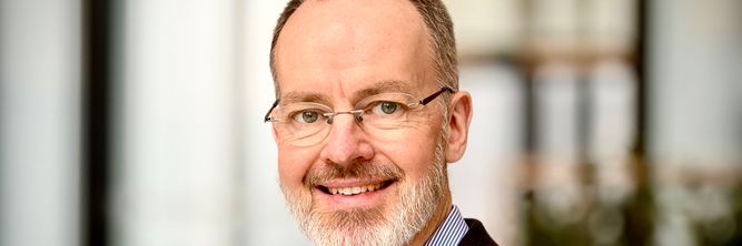 Illustrasjon av Han er ansatt som direktør for teknologi i Hemit