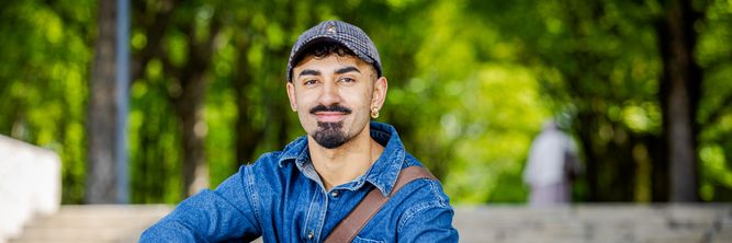 Illustrasjon av Ishan (24) frykter ikke KI: – Vi trenger fortsatt folk som kan kode