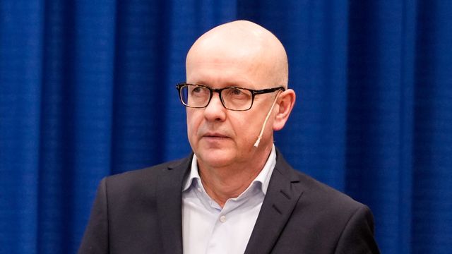 – Vi står på hæla og vifter med armene