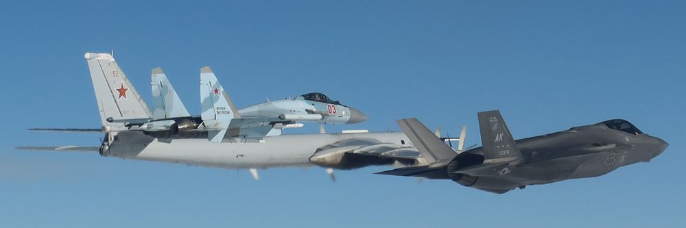 Illustrasjon av F-35-piloter skal få KI-hjelp til å identifisere trusler