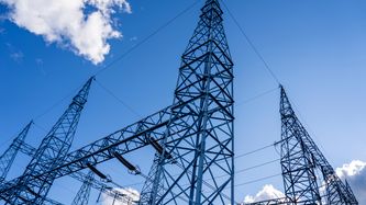 Illustrasjon av RME slår ned på Statnetts strenge krav til strømkøen