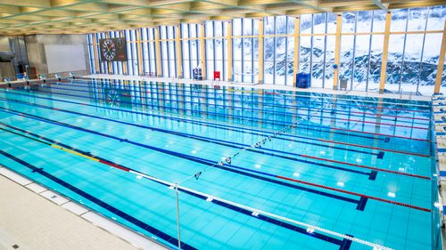 Illustrasjon av Tøyenbadet-entreprenør tar Oslo kommune til retten