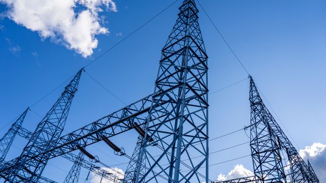 RME slår ned på Statnetts strenge krav til strømkøen