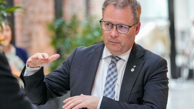 Norske myndigheter følger med etter  droneangrep nær norskegrensen