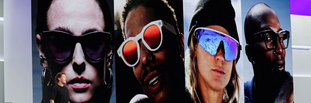 Illustrasjon av – Vi ser alt fra folks stuer til nakne kropper