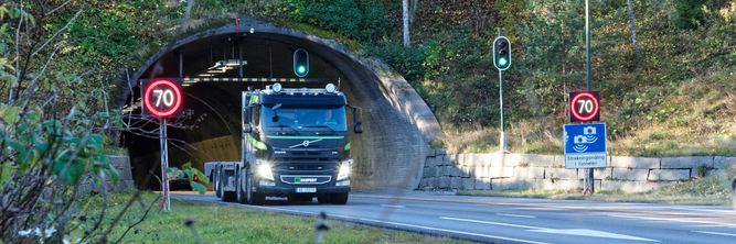 Illustrasjon av Ukjente bakterier spiser seg inn i Oslofjord­tunnelen