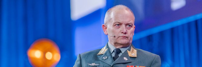 Illustrasjon av Nå tror han flere av amerikanerne i Brussel rister på hodet