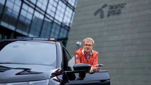 Illustrasjon av TV-team trenger mobildekning – Senja får 5G ett år før planen
