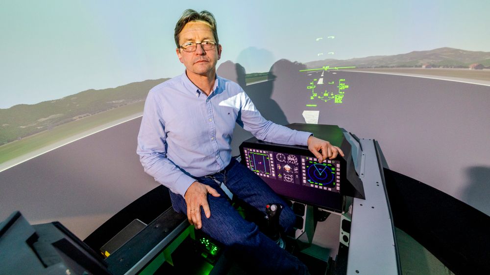 Illustrasjon av Kampflypiloter i mange land trener med flysimulatorer fra Asker