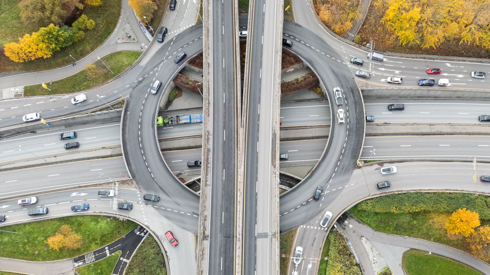 Illustrasjon av Vår mest beryktede trafikk­maskin ruger på en hemmelighet