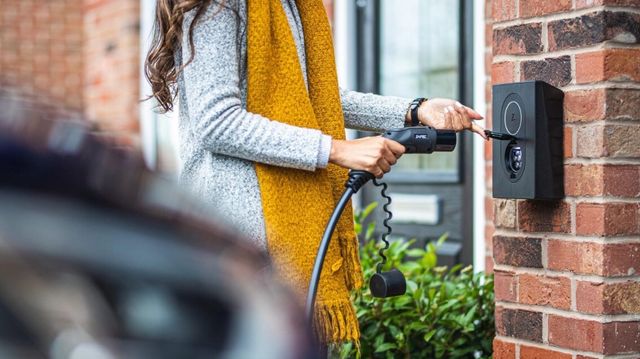 Batteriekspert etter ny lade-rekord: Bilopplading kan bli enda raskere