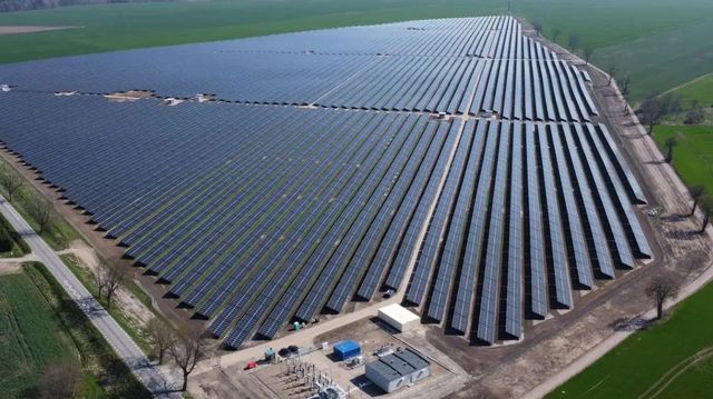 Slik kan solkraft-utbyggerne lære av konfliktene med vindkraft på land