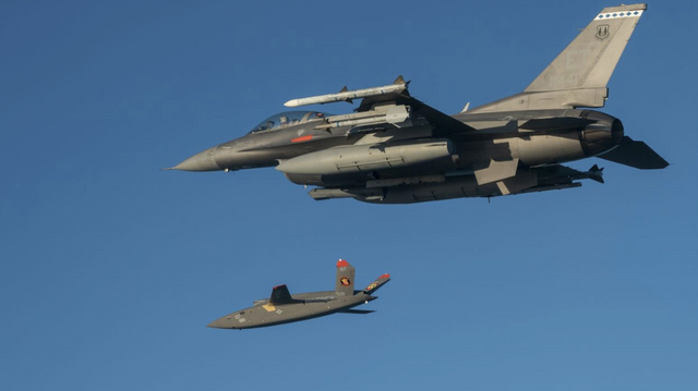 Gjennombrudd for ubemannede kampfly: Jagerpiloter styrer følgefly