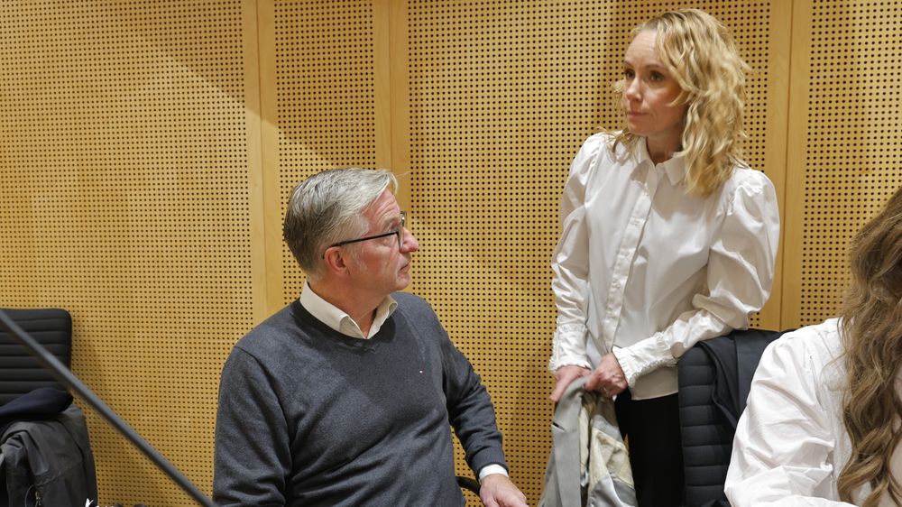 Illustrasjon av Forsvarsbygg-sjefen hadde feil kontrakt i åtte år: – Litt absurd