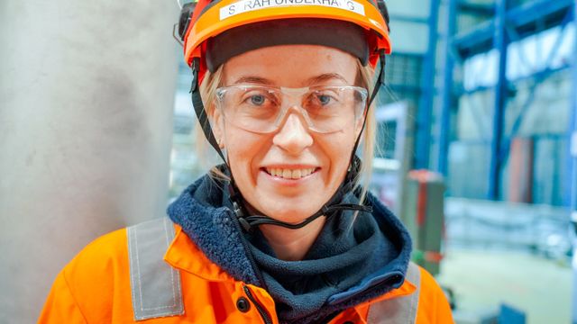 Sarah (24) leder 27 menn på verftet