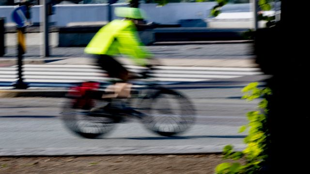 Pilotprosjekt gir syklister lov til å sykle på rødt lys