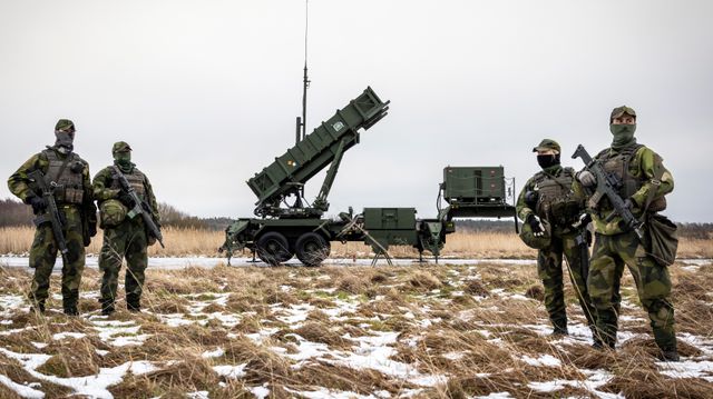 Forsvaret ber USA om tilbud på langtrekkende luftvern. Skal konkurrere med Kongsberg-system
