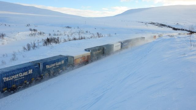 Tre personer ble nesten påkjørt av godstog – Havarikommisjonen etterlyser bedre tekniske systemer