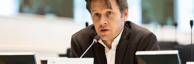 Illustrasjon av Vil la nytt nett og ny kraft få overkjøre andre hensyn