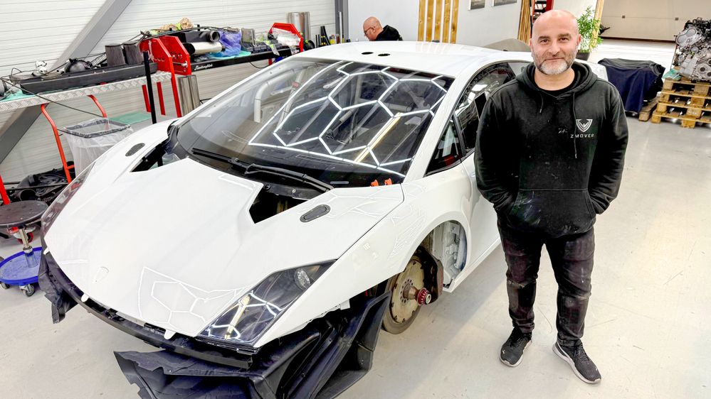 Illustrasjon av Fulgte guttedrømmen – bygger én rådyr Lamborghini i året