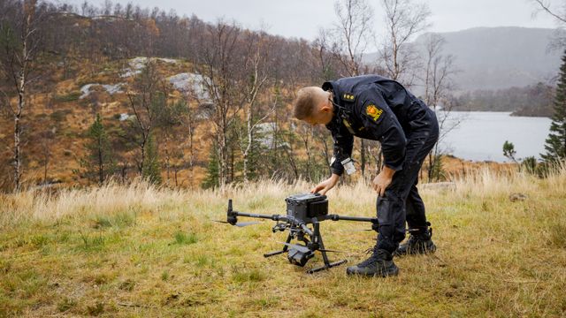 Vi vet ikke når det er best å bruke drone eller helikopter i søk etter savnede