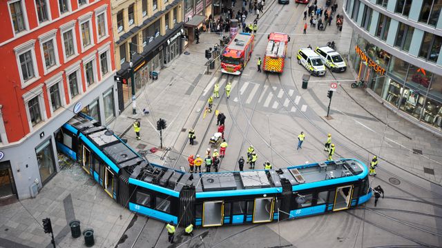 Trikk krasjet inn i butikk i Oslo sentrum