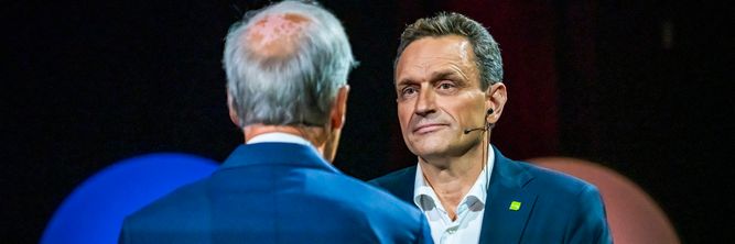 Illustrasjon av Det rakner for Sp, mens MDG bryter sperregrensa. Det må vises i politikken