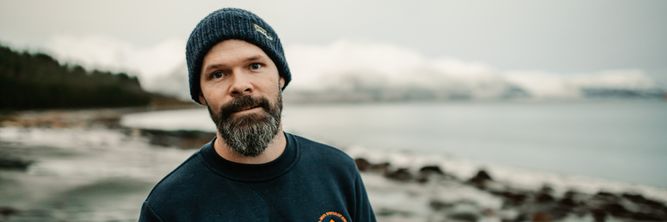 Illustrasjon av De ti KI-bud: Alle i Norge skal lære ekte KI, ikke bare Chat GPT