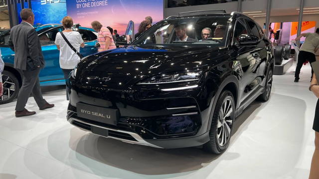 Tyskland advarer EU mot handelskrig med Kina etter straffetoll på kinesiske elbiler