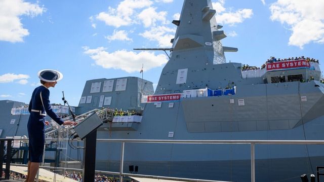 Britisk Type 26-fregatt ble døpt i whisky