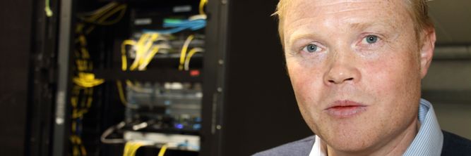 Illustrasjon av  Hadde ikke lov å kopiere datasenter-toppenes mobiler