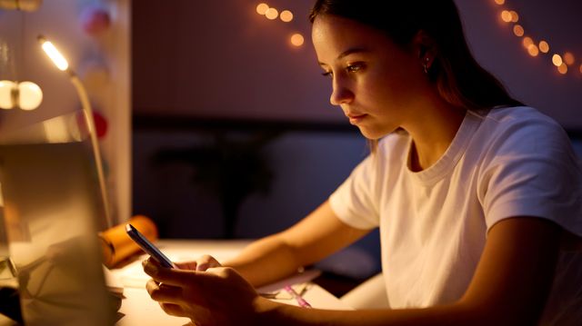 FHI: Ingen påvist helseeffekt av mobilbruk – trådløse nettverk og 5G under grenseverdiene