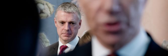 Illustrasjon av Lund og Holsether tar en ny runde i ringen