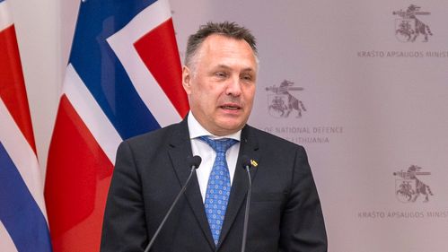 Illustrasjon av Trenger vi en ny forsvarsminister?