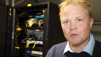 Illustrasjon av  Hadde ikke lov å kopiere datasenter-toppenes mobiler
