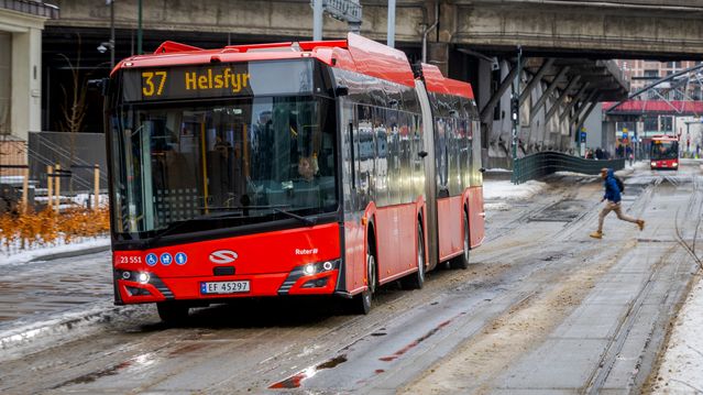 Leverandør krever 585 millioner av Unibuss etter omstridt bussbytte